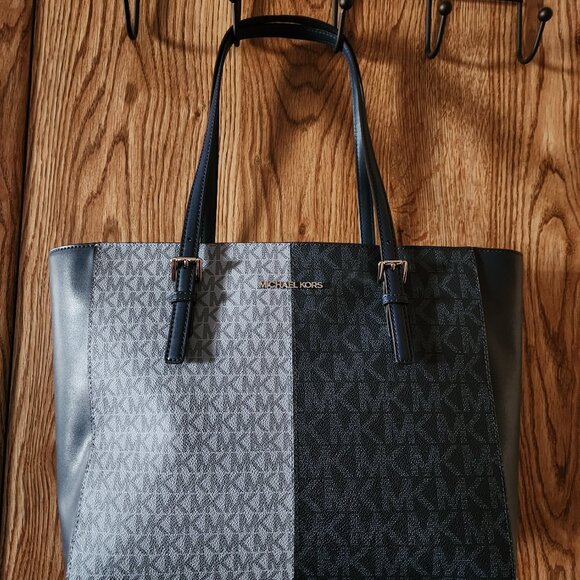 Michael Kors Navy Combo Colors - Picture 1 of 3